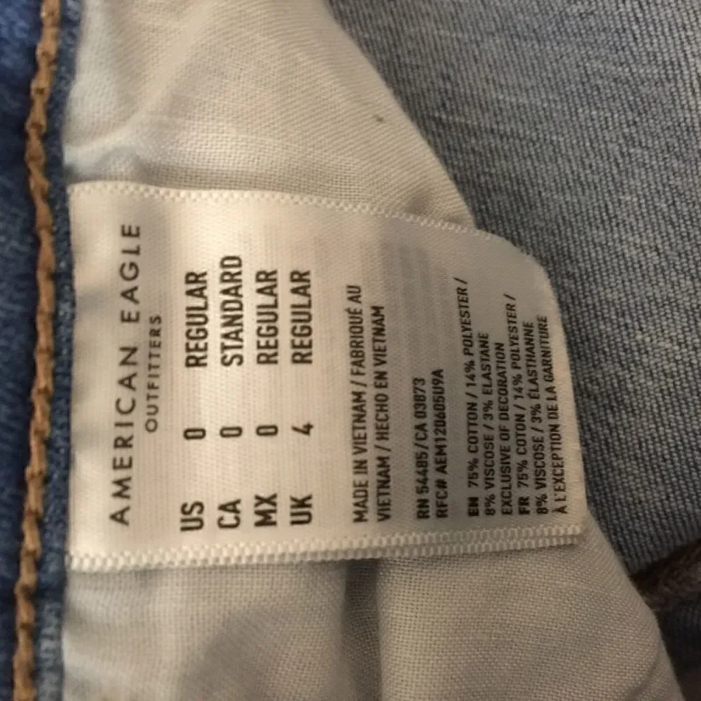 American Eagle 🦅 distressed above ankle skinny‎